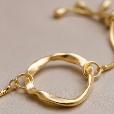 Minimalist Gold Circle Bracelet – Adjustable Everyday Jewelry