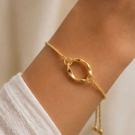 Minimalist Gold Circle Bracelet – Adjustable Everyday Jewelry